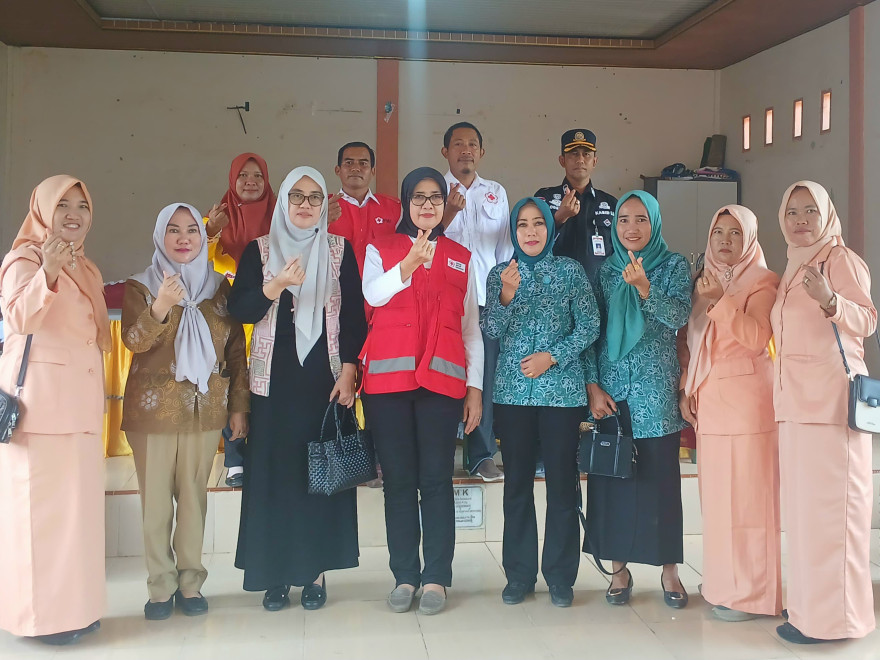 Warga Kampung Andalas Cermin Donorkan Darah, Ketua PMI-TP PKK Kabupaten Tulang Bawang Turut Hadir